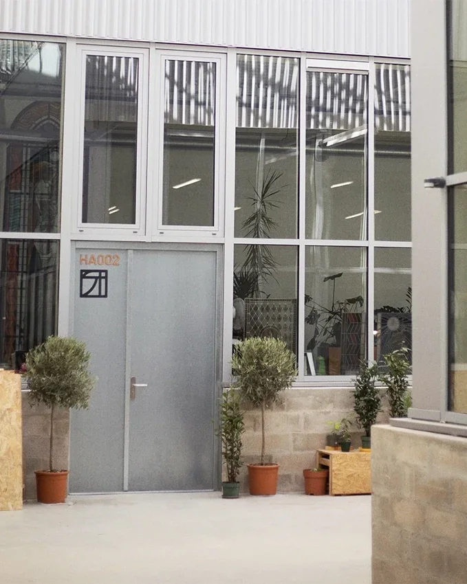 Porte d'entrée de l'atelier ST à Pantin